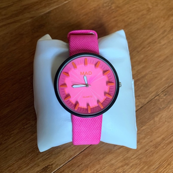 MAD Design Women’s Hot Pink Analog Wrist Watch NWOT - Picture 6 of 7